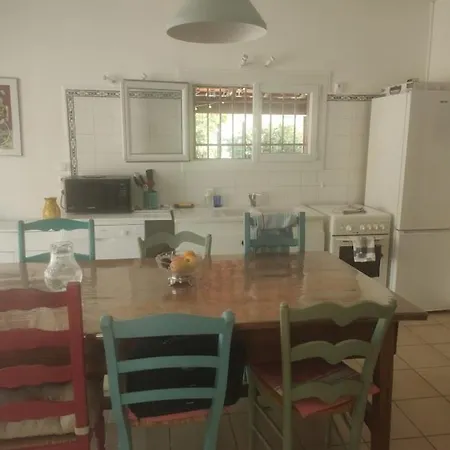 La Petite Maison, Et Colline Carqueiranne