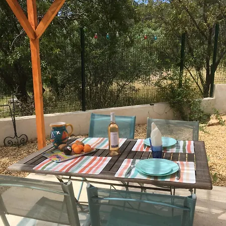 La Petite Maison, Et Colline Carqueiranne
