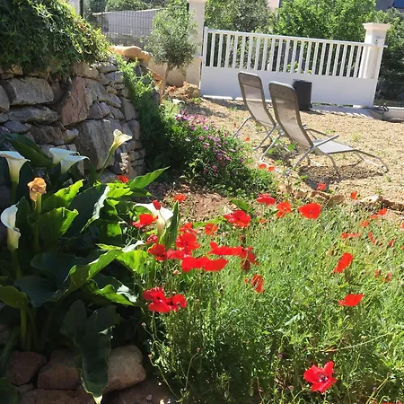 Hébergement de vacances La Petite Maison, Et Colline *